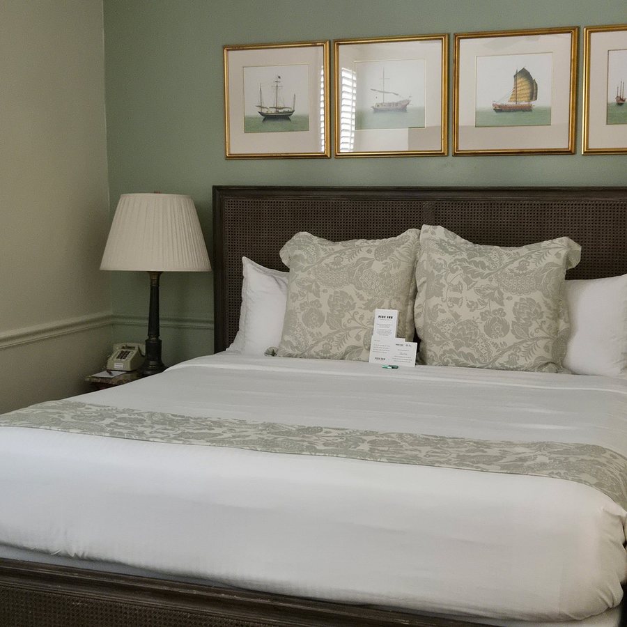 Pine Inn — Guest room