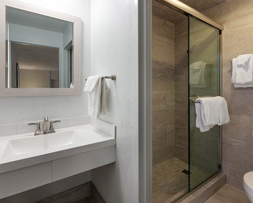 Pine Mountain Ski Golf Resort — Bathroom