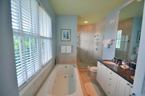 Pineapple Point Guest House and Resort — Bathroom