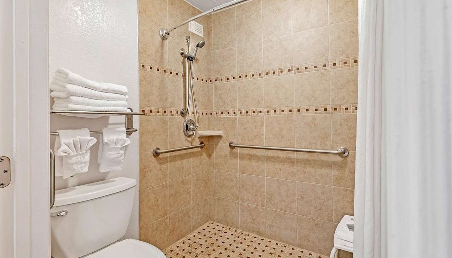 Pinebrook Manor B B Inn — Bathroom