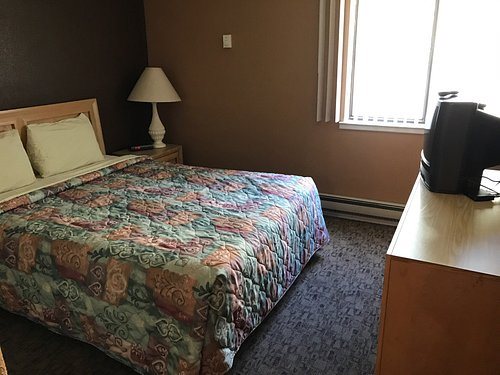 Pinecliff Village — Guest room