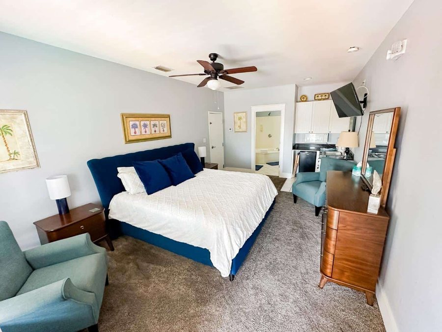 Pineglen Motorcoach RV Park — Guest room