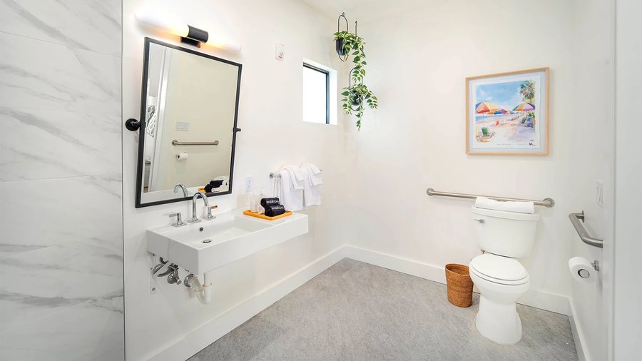 Pines and Palms Resort — Bathroom