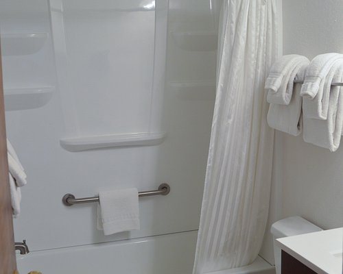 Pines at Meadow Ridge — Bathroom