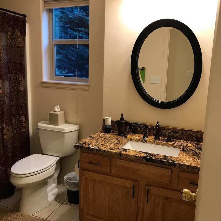 Piney Hill Bed Breakfast — Bathroom