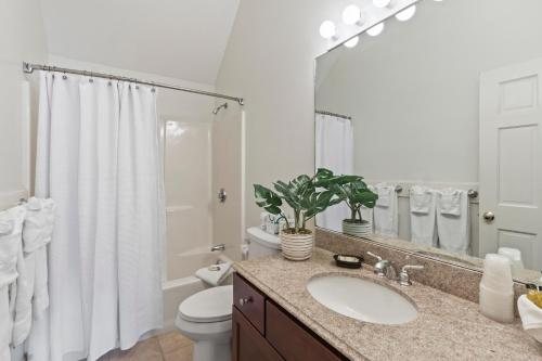 Pink Blossoms Resort — Bathroom
