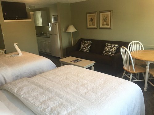 Pink Blossoms Resort — Guest room