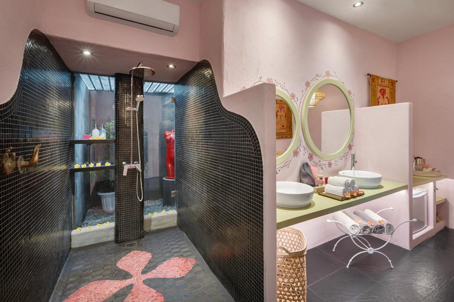 Pinkcoco Uluwatu Constant Surprises For Cool Adults Only — Bathroom