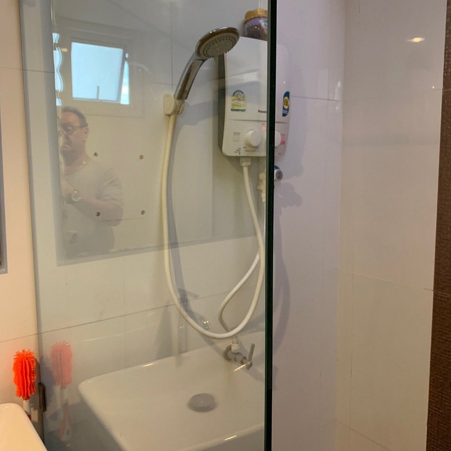 Pinky Bungalows Resort — Bathroom