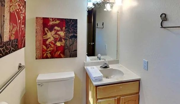 Pinon Park Vacation Rentals — Bathroom