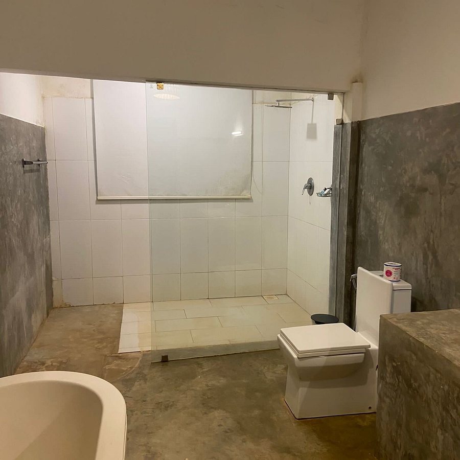 Pinthaliya Resort Spa — Bathroom