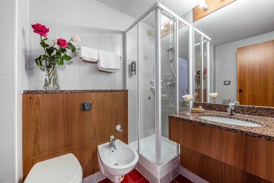 Pippo Hotel — Bathroom