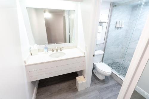 Pirate s Cove Resort and Marina — Bathroom