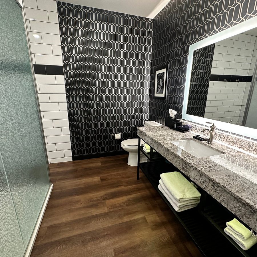 Pirates Den RV Resort — Bathroom