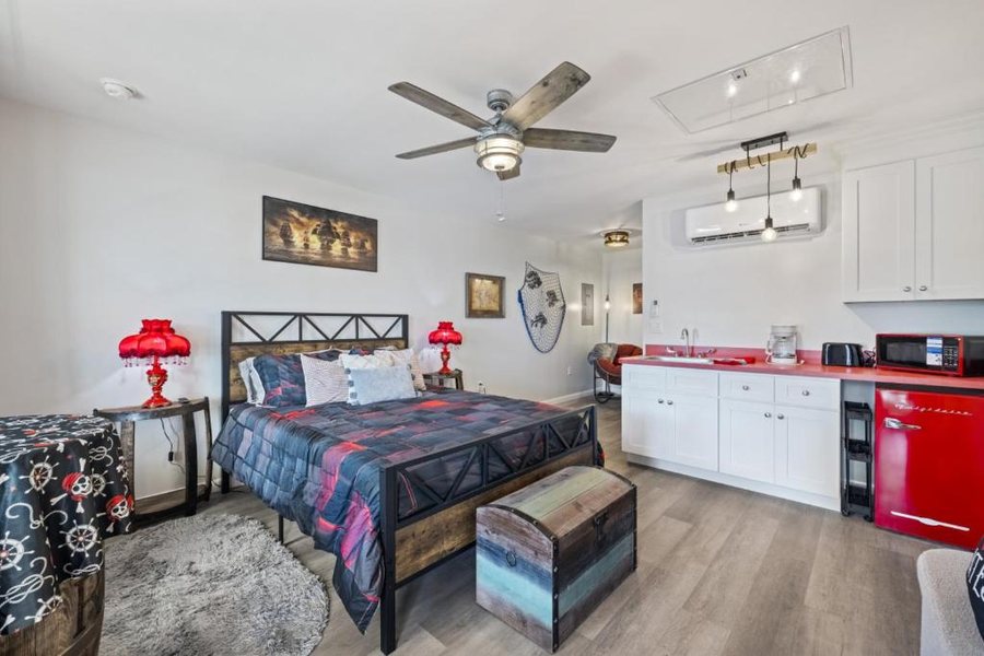 Pirates Den RV Resort — Guest room
