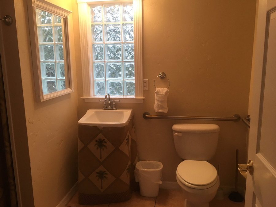 Pirates Pointe Resort — Bathroom