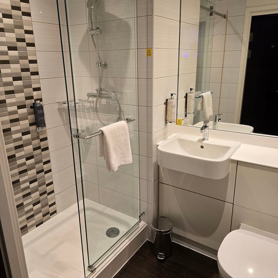 Piries Hotel — Bathroom