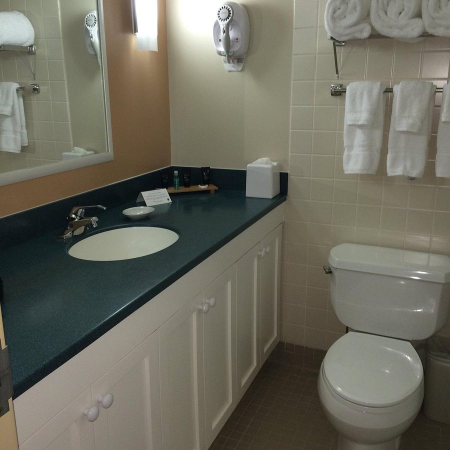 Pitcher Inn — Bathroom
