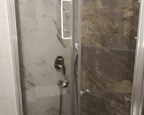 Piya Hostel Istanbul — Bathroom