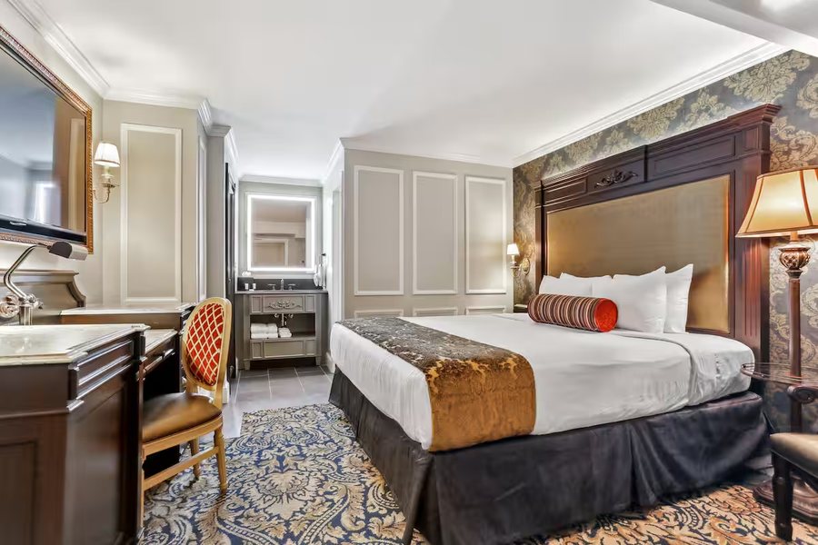 Place d Armes Hotel — Guest room