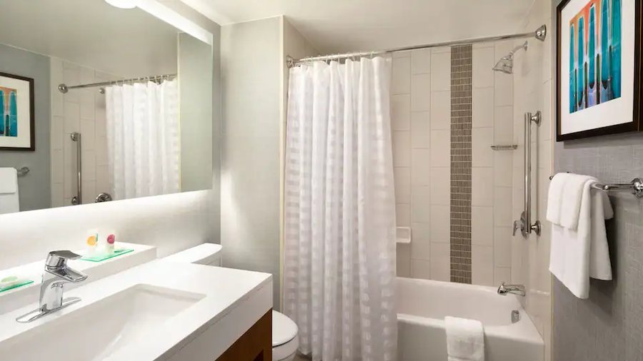 Placemakr Austin Downtown Apartments by Hilton — Bathroom
