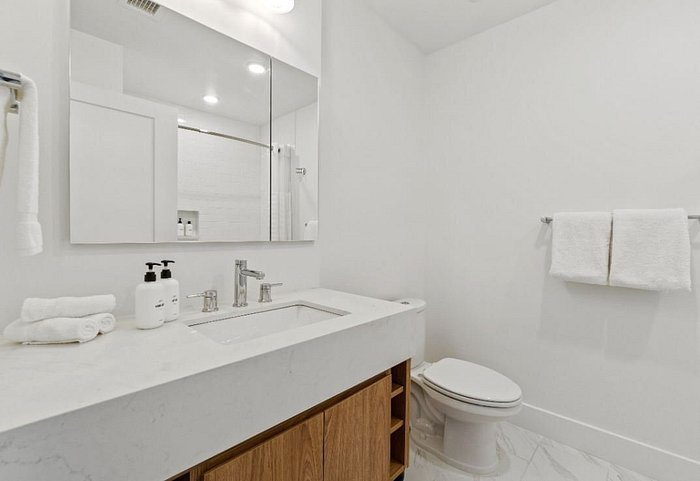 Placemakr Dupont Circle Washington Dc — Bathroom