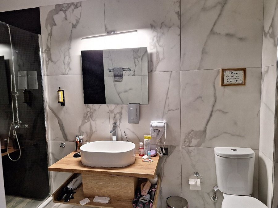 Plaka Hotel Athens Attica — Bathroom