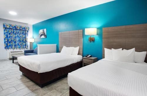 Plantation Suites Conference Center — Guest room