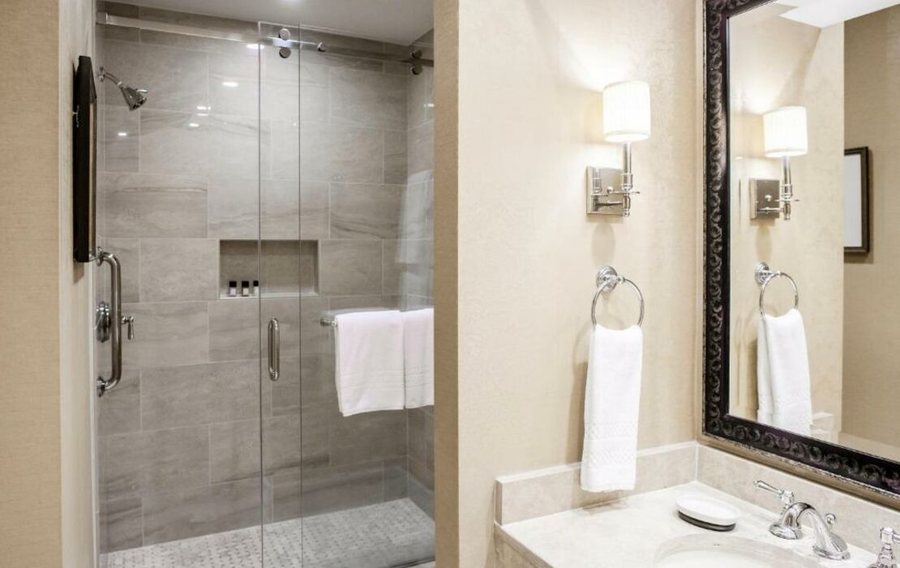 Planters Inn — Bathroom