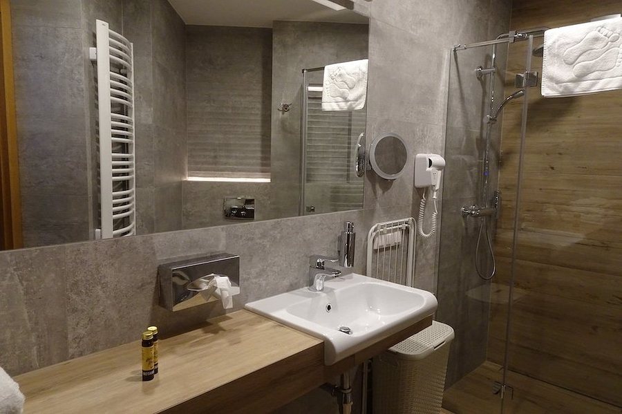 Plantonia Aparthotel — Bathroom