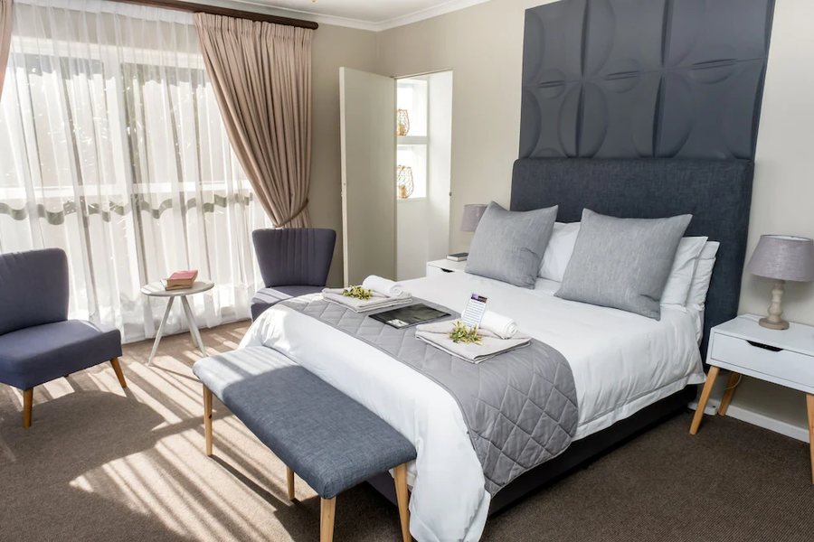 Plattekloof Lodge — Guest room