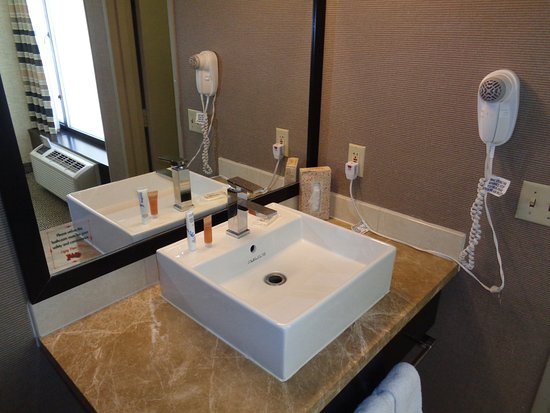 Plaza Hotel Casino — Bathroom