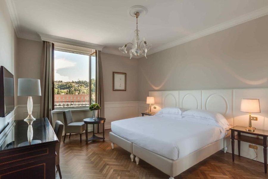 Plaza Hotel Lucchesi — Guest room