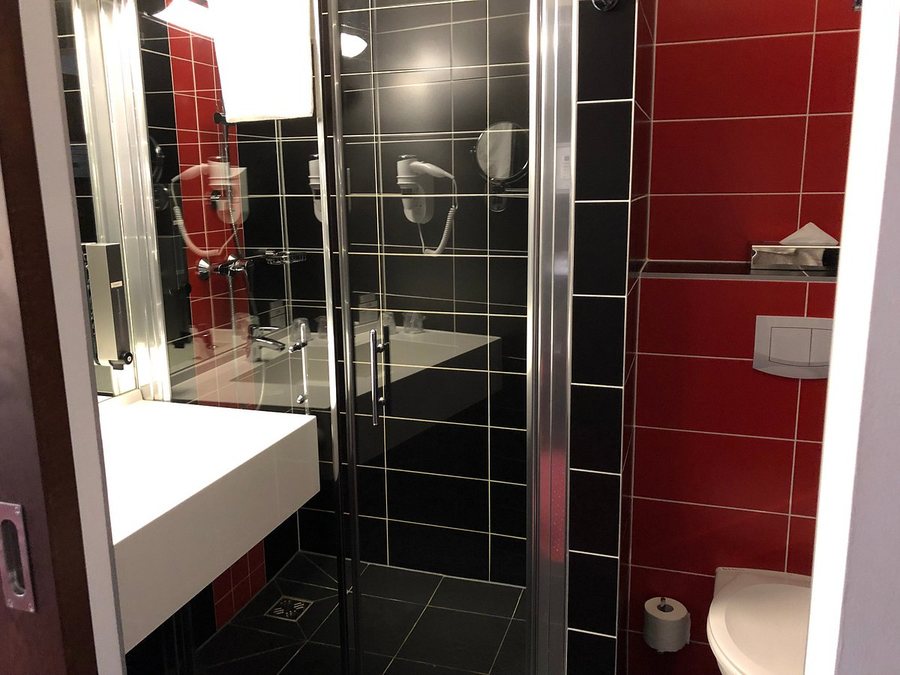 PLAZA INN Amedia Wien — Bathroom