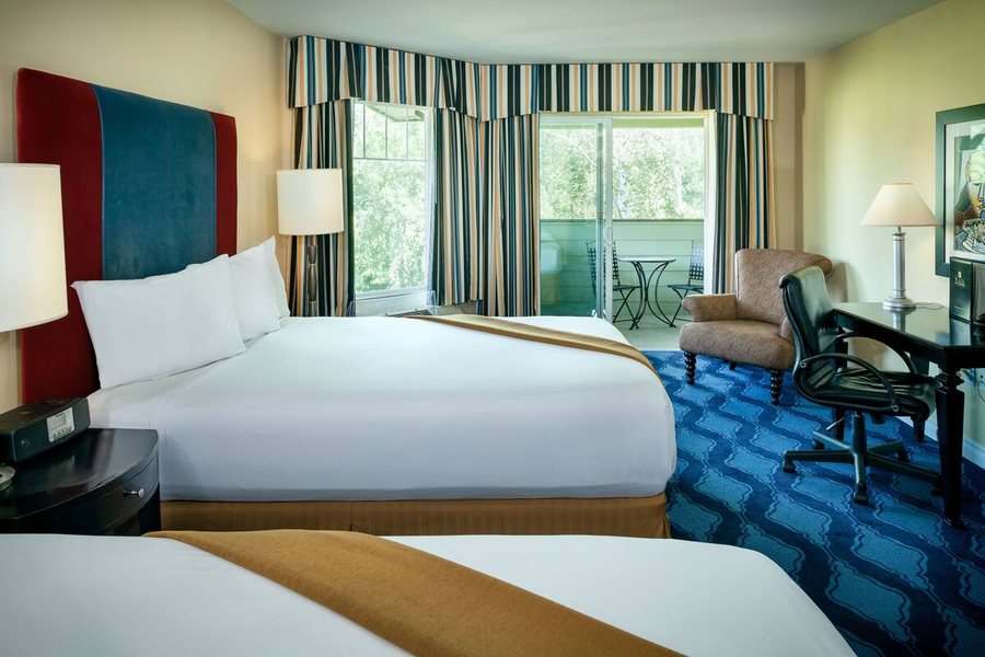 Plaza Inn Suites Ashland Creek — Guest room