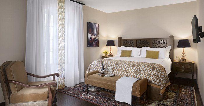 Plaza La Reina Los Angeles California — Guest room