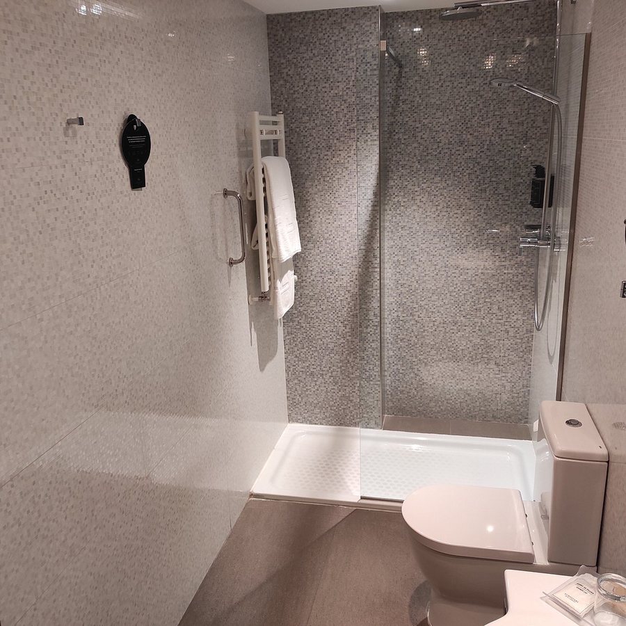 Plaza Mayor Suites Apartments — Bathroom