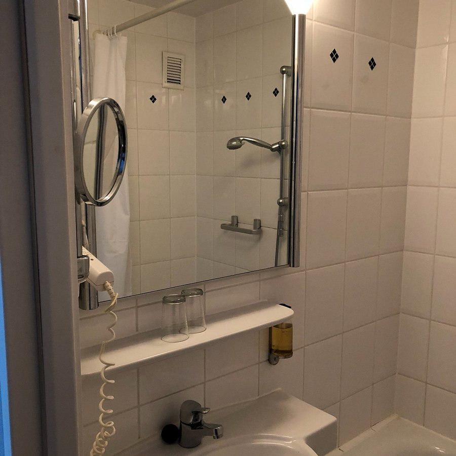 PLAZA Premium Berlin Kurfuerstendamm — Bathroom