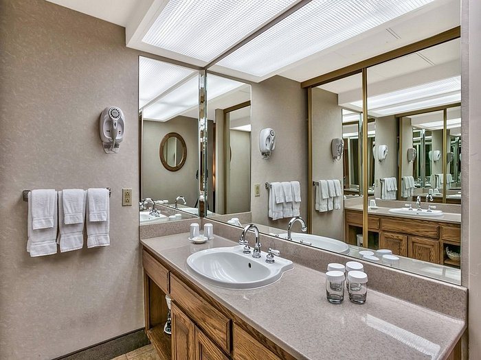 Plaza Resort Club Hotel — Bathroom