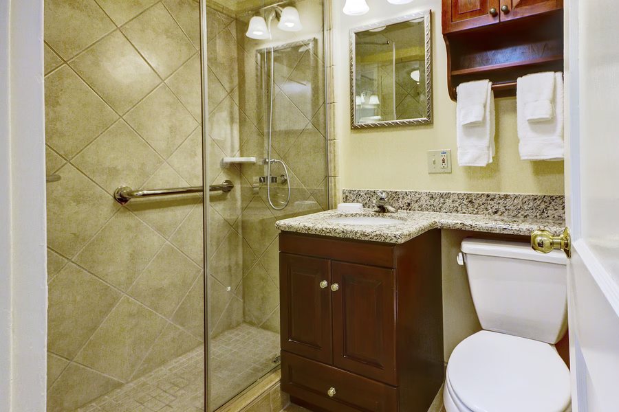 Plaza Suite Hotel Resort — Bathroom