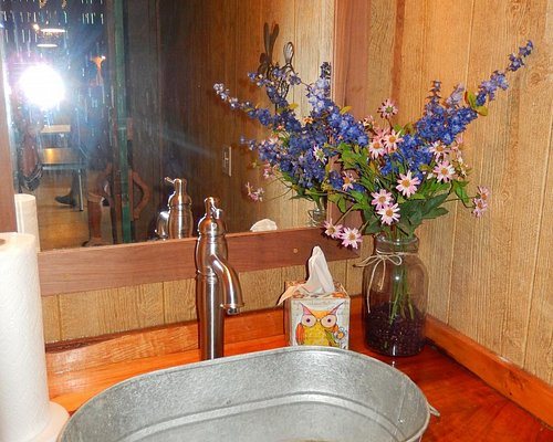 Pleasant View Farm Bed and Breakfast Inn — Bathroom