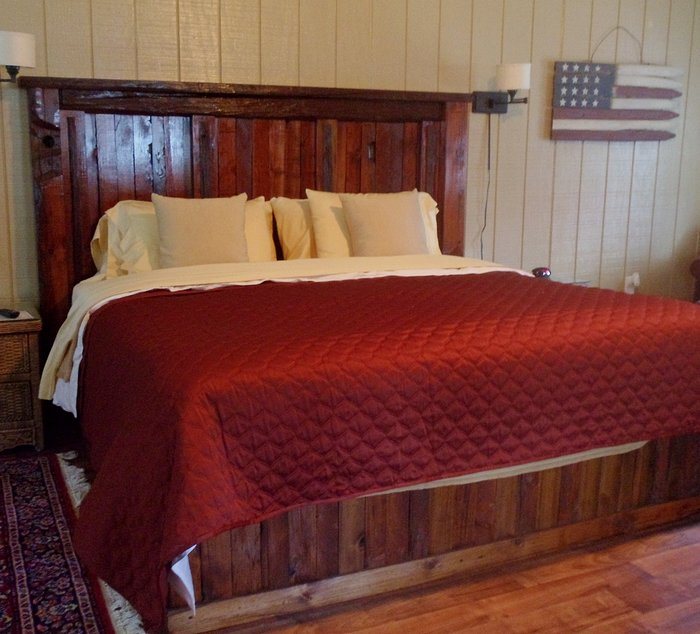 Pleasant View Farm Bed and Breakfast Inn — Guest room