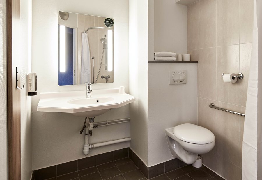Pley Hotel — Bathroom