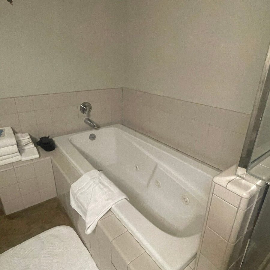 PlumpJack Inn — Bathroom