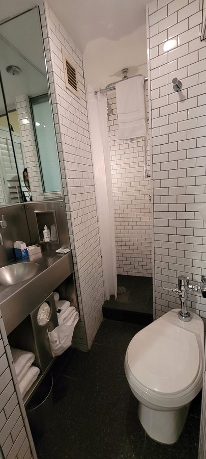 Pod 51 Hotel New York City New York — Bathroom