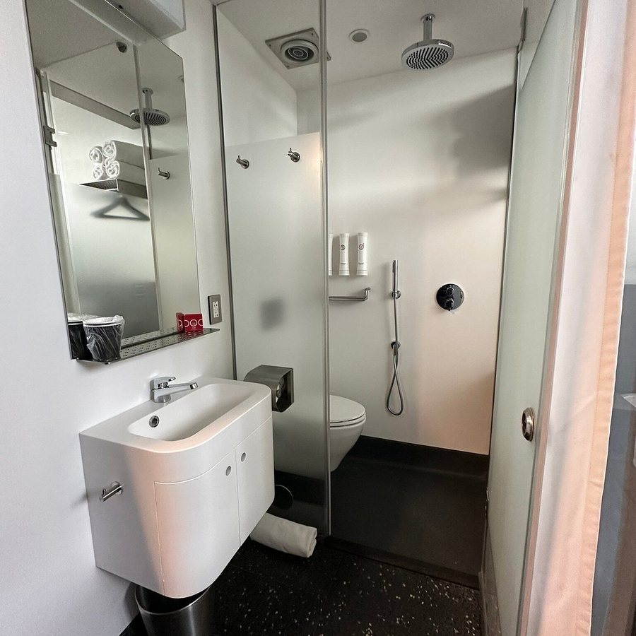 Pod Brooklyn — Bathroom