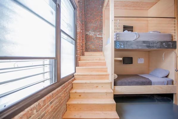 PodShare DTLA Los Angeles California — Guest room