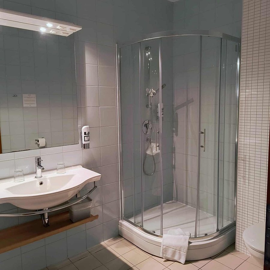 Pohorje Village Wellbeing Resort — Bathroom