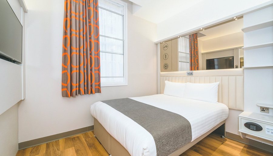 Point A Hotel London Canary Wharf — Guest room