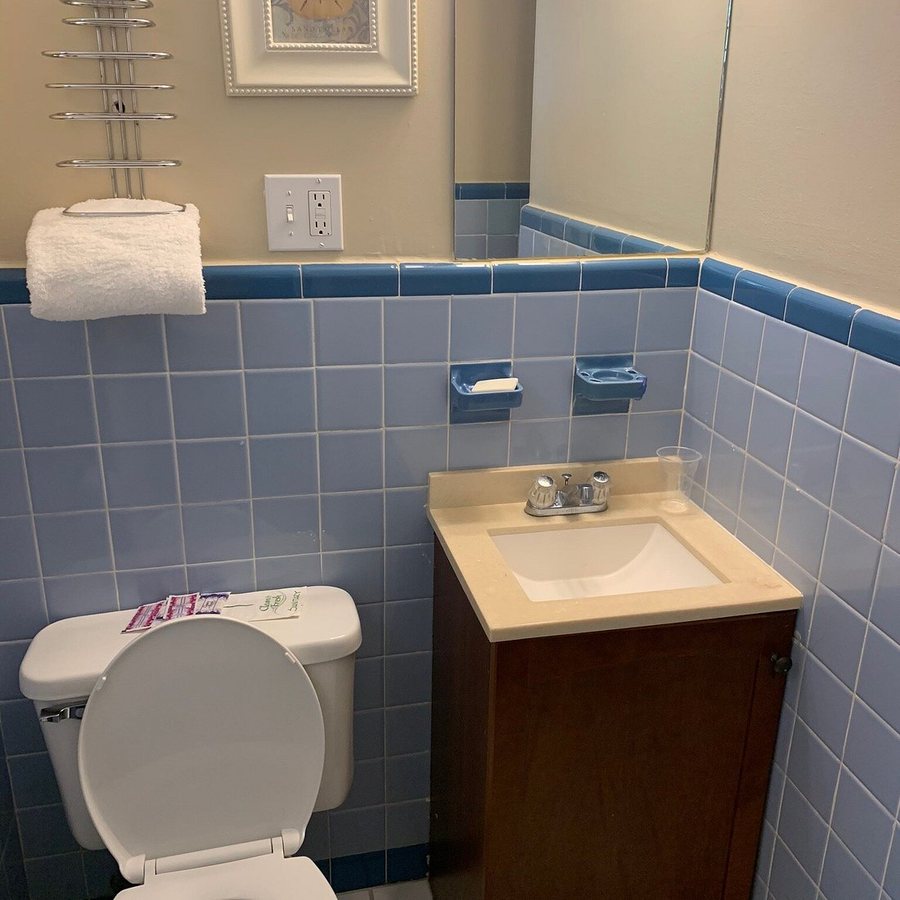 Point Pleasant Manor — Bathroom